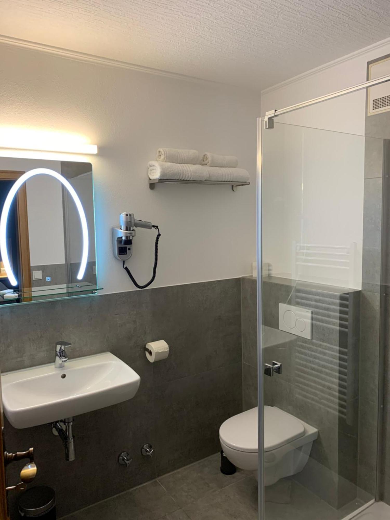 Hotel B4 Лимбург-на-Лане Стая снимка