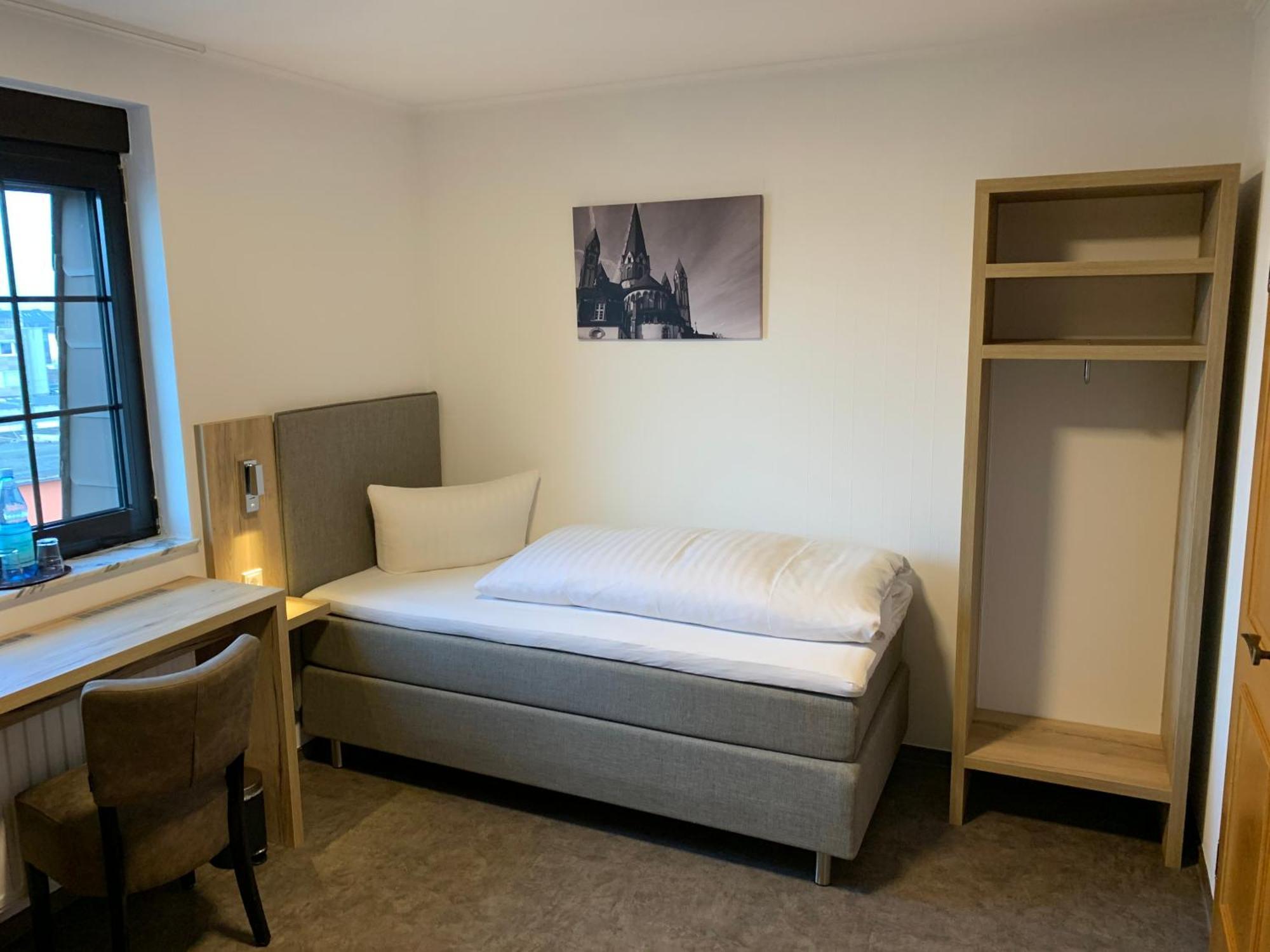 Hotel B4 Лимбург-на-Лане Стая снимка