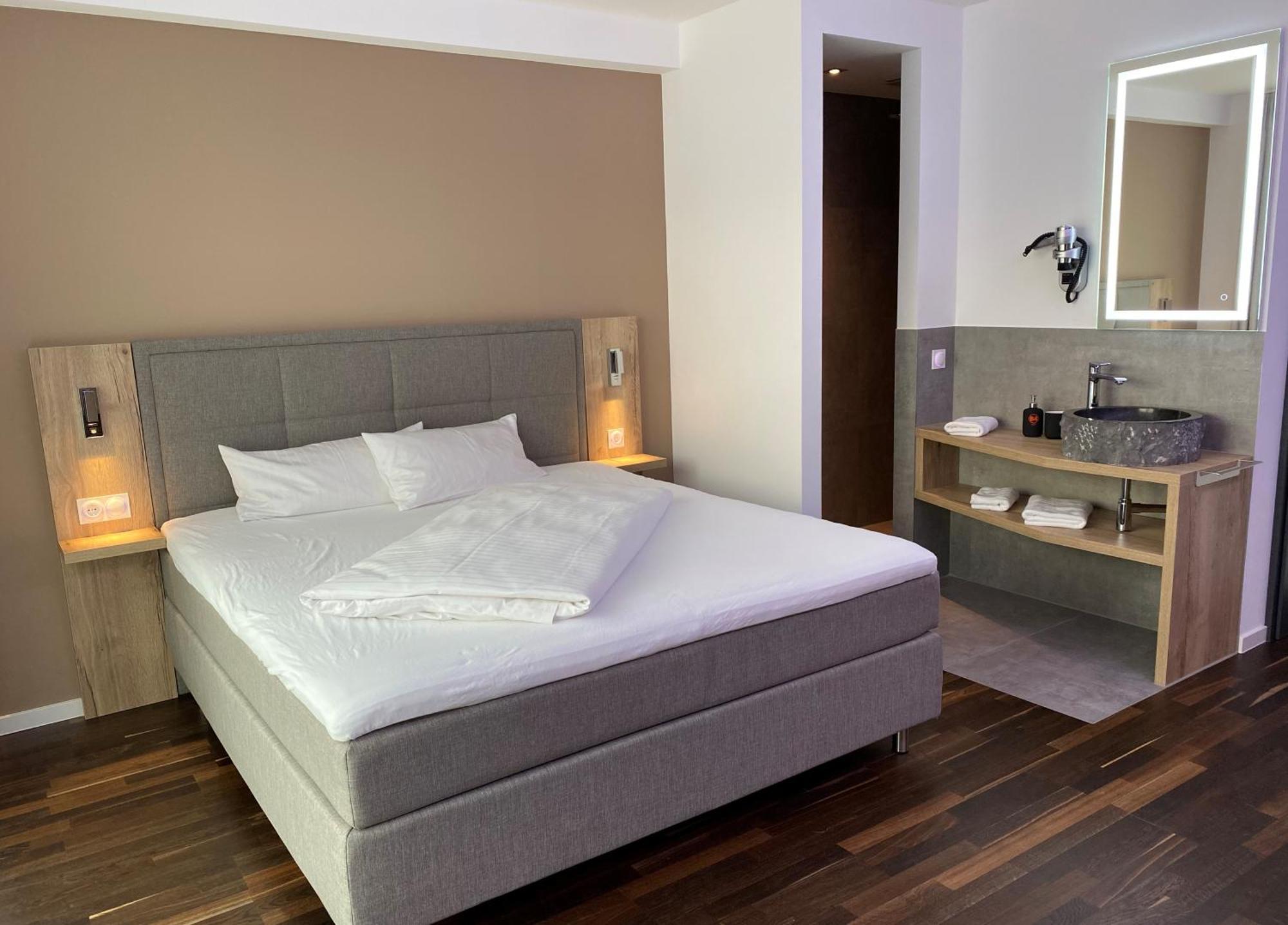Hotel B4 Лимбург-на-Лане Стая снимка