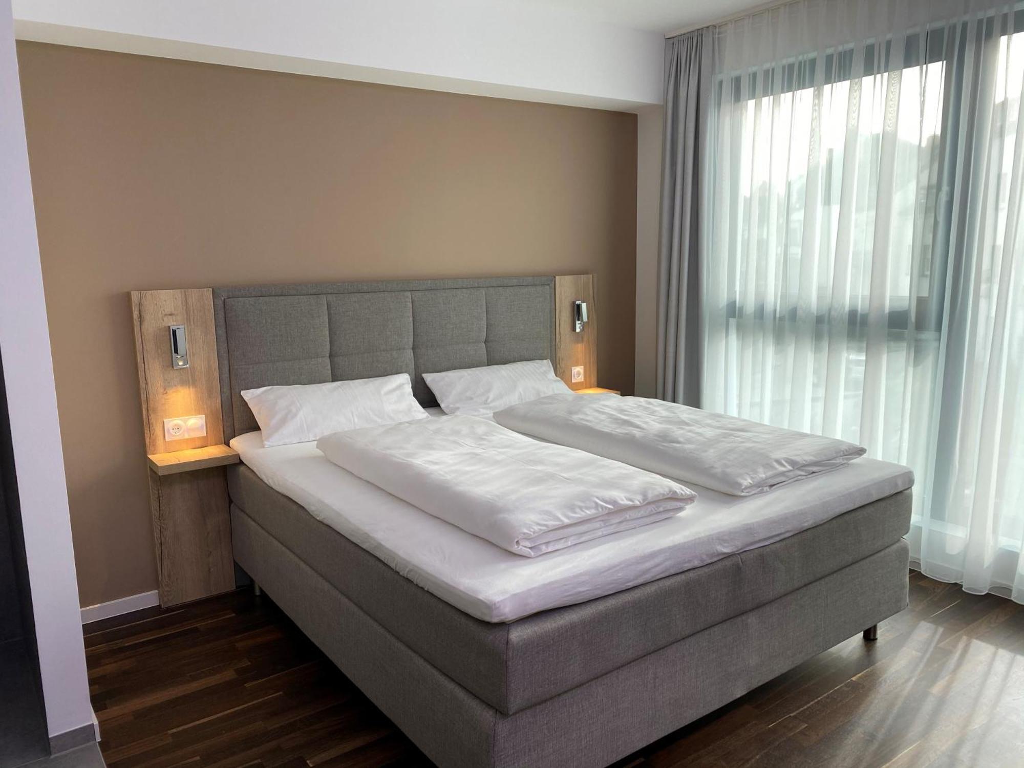 Hotel B4 Лимбург-на-Лане Стая снимка